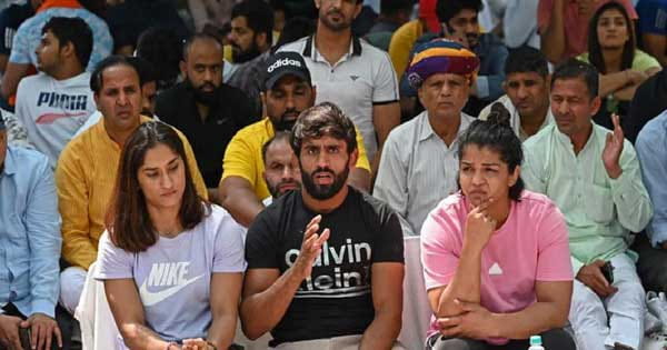 भारत को झटका : यूनाइटेड वर्ल्ड रेसलिंग ने भारतीय कुश्ती महासंघ की सदस्यता की रद्द, चुनाव नहीं होने की वजह से लिया फैसला