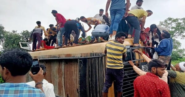 कटनी में हादसा : तेज रफ्तार बस ने बाइक सवारों को रौंदा, तीन युवकों की मौत; बस अनियंत्रित होकर पलटी
