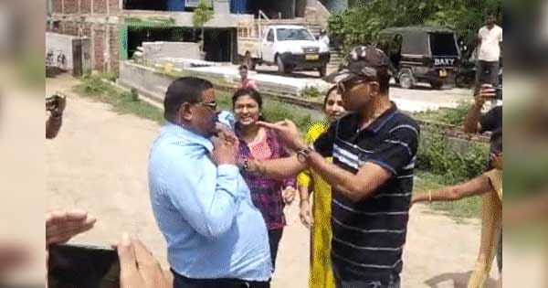 पत्नी ने ऑफिस में घुसकर की इंजीनियर पति की पिटाई, दूसरी महिला के साथ अवैध संबंध का लगाया आरोप
