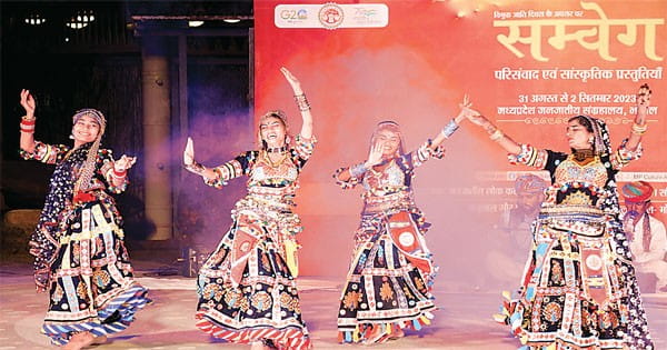 राजस्थान के पारंपरिक व्यंजन बाजरे की रोटी और केर सांगरी का भोपालवासियों ने लिया स्वाद