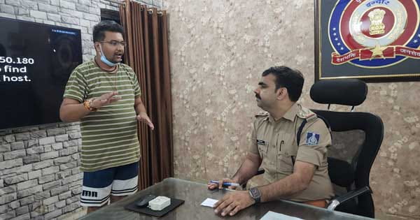 ‘सीएम हाउस से बोल रहा हूं, इस होटल को सील करो...’ खाना खाने के बाद हुआ विवाद तो कलेक्टर को लगाया फोन, क्राइम ब्रांच ने किया गिरफ्तार