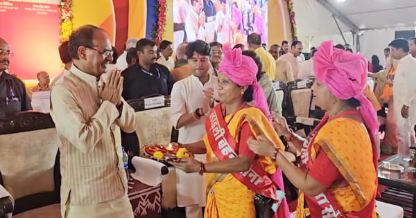 ग्वालियर से CM शिवराज ने 1.31 करोड़ लाड़ली बहनों के खातों में डाली राशि, अक्टूबर से मिलेंगे 1250 रुपए; 12वीं में 60 % अंक लाने वाले विद्यार्थियों को मिलेंगे 25 हजार