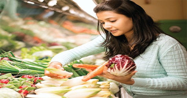 बारिश में सब्जियों पर लगी फफूंद को रंग और टेक्सचर से पहचानें