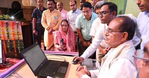 CM शिवराज ने किया कृषक मित्र योजना का शुभारंभ, खुद भरवाया ऑनलाइन फॉर्म, कहा- MP ने कृषि के क्षेत्र में कई नए रिकार्ड बनाएं