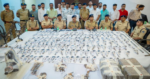 पुलिस ने पकड़ी अवैध हथियारों की फैक्ट्री, अंतरराज्यीय गिरोह का भंडाफोड़, 31 लाख रुपए की 150 से ज्यादा बंदूकें जब्त