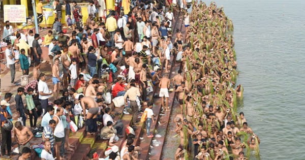 Pitru Paksha 2023: पितृ पक्ष आज से प्रारंभ, लोगों ने शीतलदास की बगिया पहुंचकर किया पितरों का तर्पण, देखें VIDEO