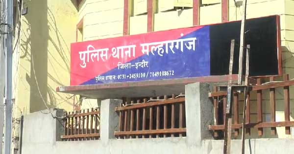 इंदौर : चचेरे भाई पर किया लाठियों से हमला, फरियादी ने कहा- चाकू मारा, लेकिन मेडिकल रिपोर्ट में...