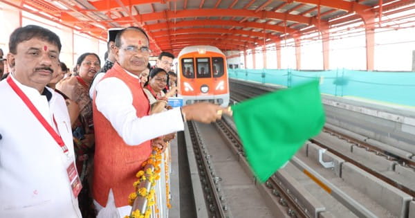 CM शिवराज ने भोपाल मेट्रो को दिखाई हरी झंडी, खुद भी हुए सवार; बोले- कितना सुंदर नजारा होगा, जब झील में बसे शहर को मेट्रो से निहारेंगे