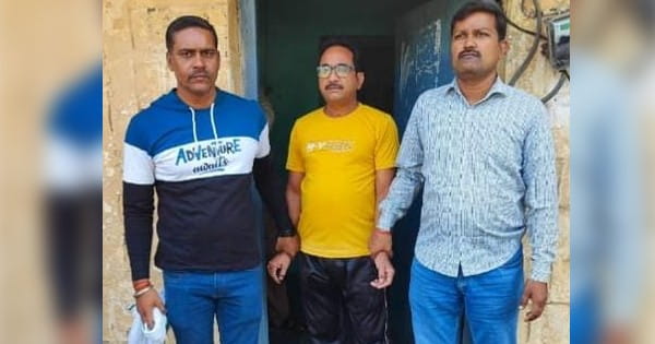 मुंगावली में 20 हजार की रिश्वत लेते पटवारी गिरफ्तार, सरकारी आवास में नामांतरण के लिए घूस लेते वक्त लोकायुक्त पुलिस ने दबोचा