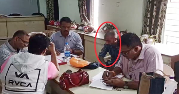 रोजगार सहायक ने सरपंच से ही मांग ली घूस, शिकायत पर लोकायुक्त पुलिस ने 25 हजार की रिश्वत लेते किया गिरफ्तार