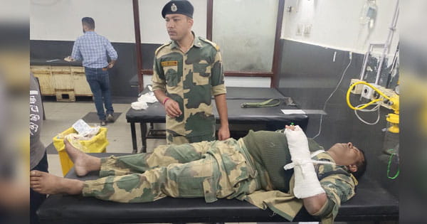 जम्मू-कश्मीर : पाकिस्तान ने LOC पर किया सीजफायर का उल्लंघन, अरनिया सेक्टर में की फायरिंग; BSF के दो जवान घायल