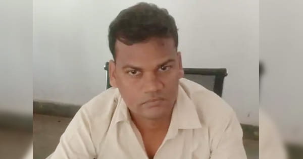 सतना में लोकायुक्त की कार्रवाई, पटवारी को 5 हजार की रिश्वत लेते रंगे हाथों पकड़ा, जमीन दूसरे के नाम करने की धमकी देकर मांगे थे 15 हजार