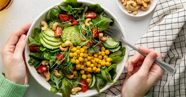 Vegan Diet : फिट रहने के लिए बढ़ा वीगन डाइट का क्रेज, लेकिन ठीक नहीं है फिटनेस का ये बुखार! जानें इसके फायदे-नुकसान