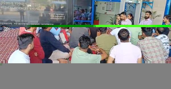 AIIMS भोपाल में नर्सिंग स्टाफ धरना खत्म... एम्स प्रबंधन ने कराई दोनों पक्षों के बीच सुलह; डॉक्टर और नर्सिंग स्टाफ के बीच में हुआ था विवाद