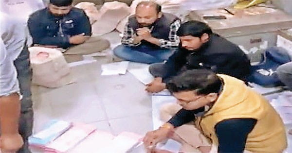 कांग्रेस ने बालाघाट में पोस्टल बैलेट खोलने की शिकायत चुनाव आयोग से की, तहसीलदार सस्पेंड