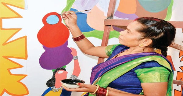 IGRMS की तरफ से लाल किले की दीवारों पर मप्र के कलाकारों ने उकेरे भील और गोंड चित्र