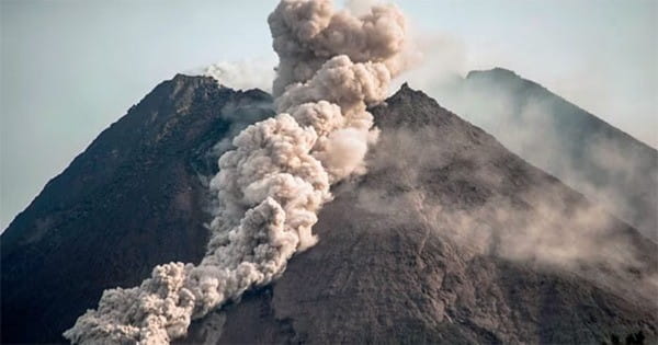 इंडोनेशिया में ज्वालामुखी फटने से 11 की मौत, कई लोग अभी भी लापता