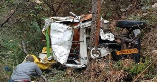 शिमला के सुन्नी के पास दर्दनाक हादसा, बेकाबू होकर पिकअप वाहन खाई में गिरा; 6 मजदूरों की मौत