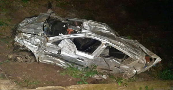 हिमाचल प्रदेश के मंडी में बड़ा हादसा : बेकाबू होकर कार खाई में गिरी, 3 की मौत; शादी समारोह से लौट रहे थे सभी