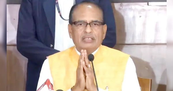 प्रेस कॉन्फ्रेंस में भावुक हुए शिवराज, बोले- अपने लिए कुछ मांगने से बेहतर, मरना पसंद करूंगा