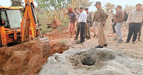 आलीराजपुर में खेलते समय 160 फीट गहरे बोरवेल में गिरे 5 साल के बच्चे को निकाला, 3 घंटे पहले ही हो गई थी मौत