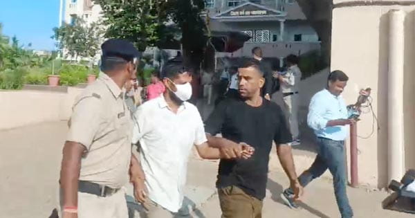 राजा रघुवंशी हत्याकांड : सोनम को शरण देने वाले फ्लैट मालिक लोकेंद्र तोमर को 3 दिन की ट्रांजिट रिमांड, पूछताछ के लिए शिलांग ले जाएगी पुलिस