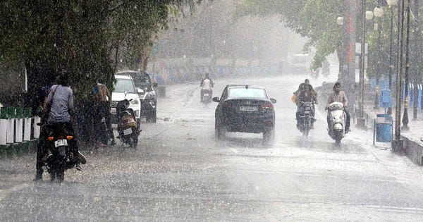 MP Weather Update : 20 जिलों में भारी बारिश का अलर्ट, नर्मदा खतरे के निशान से ऊपर; कई इलाकों में बाढ़ जैसे हालात
