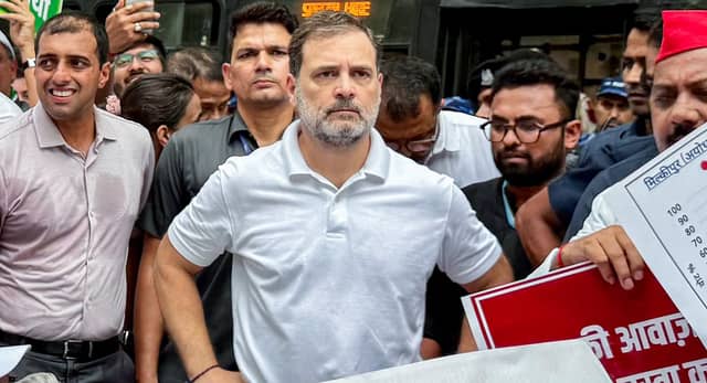 वोट चोरी जैसे गंदे शब्द... चुनाव आयोग का राहुल को करारा जवाब, बोला- यह करोड़ों वोटर्स पर हमला