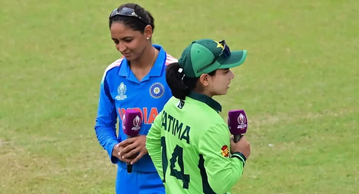 IND W vs PAK W : कोलंबो तक ‘नो हैंडशेक पॉलिसी’ की गूंज, हरमनप्रीत कौर ने पाकिस्तानी कप्तान से नहीं मिलाया हाथ
