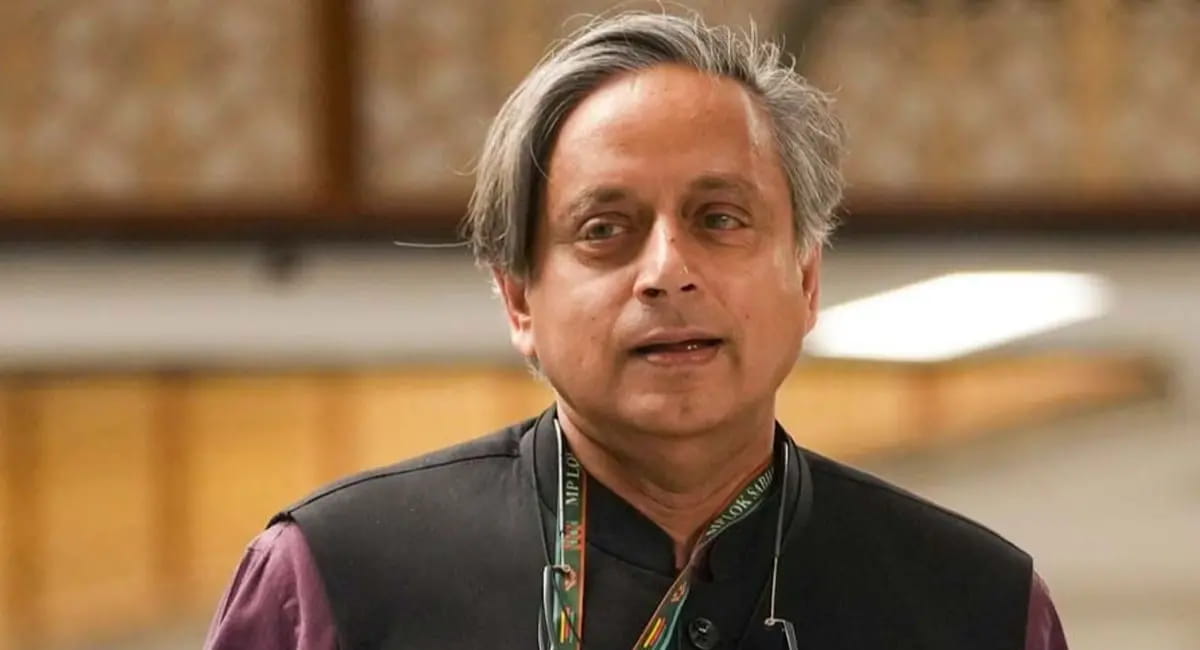 कांग्रेस नेता शशि थरूर की कलम ने हिलाया सत्ता का सिंहासन, सामने आया पॉलिटिकल सीक्रेट