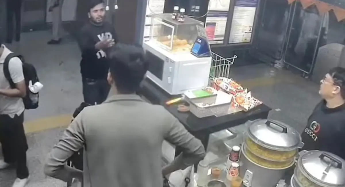 40 फीट नीचे तक हिली धरती... सामने आया दिल्ली ब्लास्ट का नया CCTV फुटेज, मेट्रो स्टेशन पर मची अफरा-तफरी