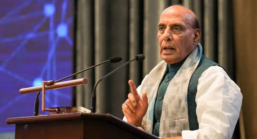 राजनाथ सिंह का राहुल गांधी पर हमला, बोले- बांग्लादेश जैसे हालात से सत्ता परिवर्तन चाहते हैं विपक्षी