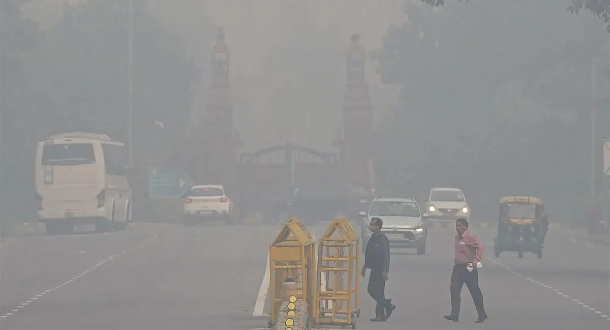 दिल्ली-NCR में स्मॉग और ठंड का डबल अटैक, GRAP-IV लागू होने के बावजूद हवा जहरीली