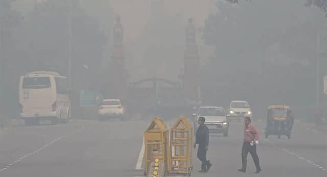 दिल्ली-NCR में स्मॉग और ठंड का डबल अटैक, GRAP-IV लागू होने के बावजूद हवा जहरीली