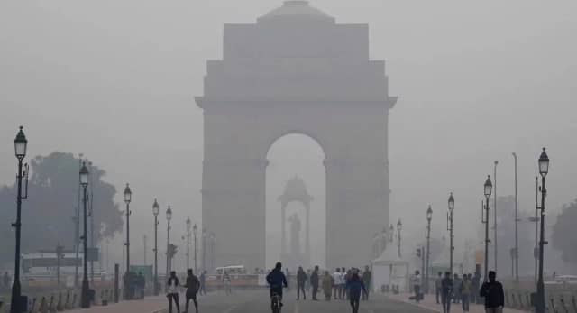 कई इलाकों में AQI 400 पार, कोहरे और ठंड ने बढ़ाई परेशानी