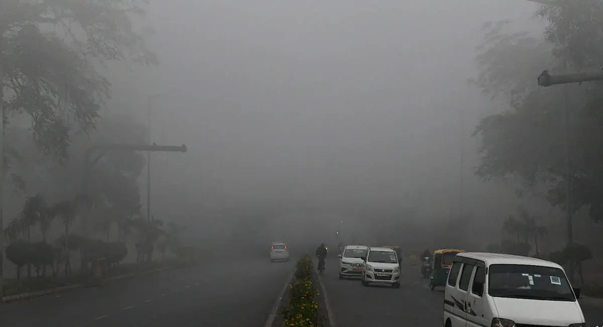 प्रदेश में कोहरे और ठंड का डबल अटैक, विजिबिलिटी सिर्फ 20 मीटर; 19 जिलों में स्कूल बंद