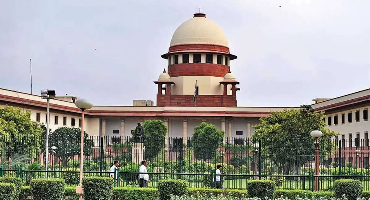 आजीवन छूट वाले प्रावधान पर सुप्रीम कोर्ट सख्त, केंद्र सरकार-आयोग से मांगा जवाब