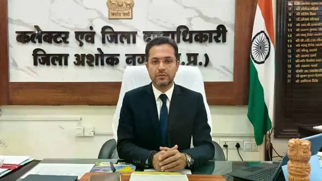 साइकिल से गांव-गांव जाने वाले अशोकनगर कलेक्टर आदित्य सिंह की अचानक क्यों हुई विदाई?