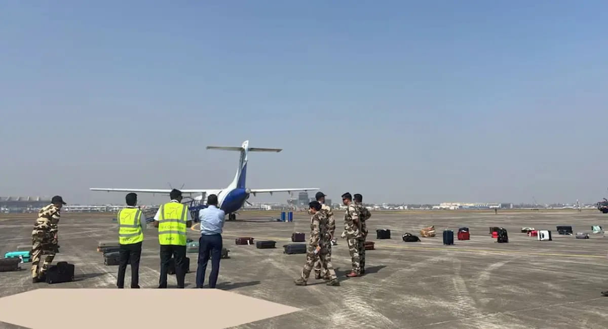टॉयलेट में मिले नोट से मचा हड़कंप, कोलकाता से शिलॉन्ग जा रहा था विमान