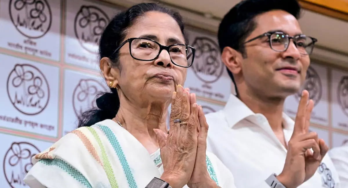 Eid के मौके पर ममता का PM मोदी पर तीखा हमला, बोलीं- विदेश में हाथ मिलाते हैं, देश में बांटते हैं