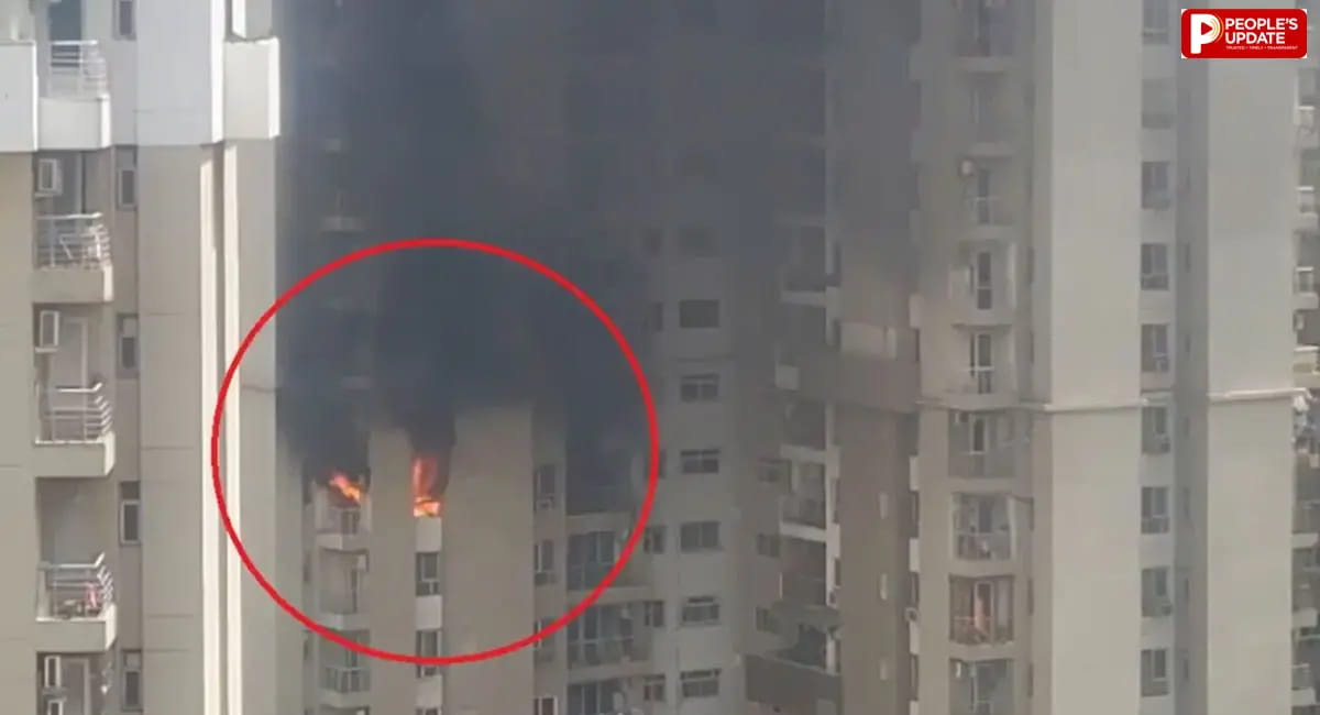 सेक्टर 75 में बने अपार्टमेंट में लगी आग, 12वें फ्लोर से 16वीं मंजिल तक पहुंचीं लपटें