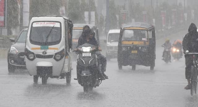 MP Weather Update : प्रदेश के 17 जिलों में भारी बारिश का अलर्ट, जानें 7 अक्टूबर तक कैसा रहेगा मौसम