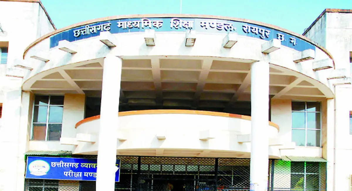 12वीं हिंदी परीक्षा का पेपर लीक होने का दावा, सोशल मीडिया पर वायरल तस्वीरों से उठा विवाद