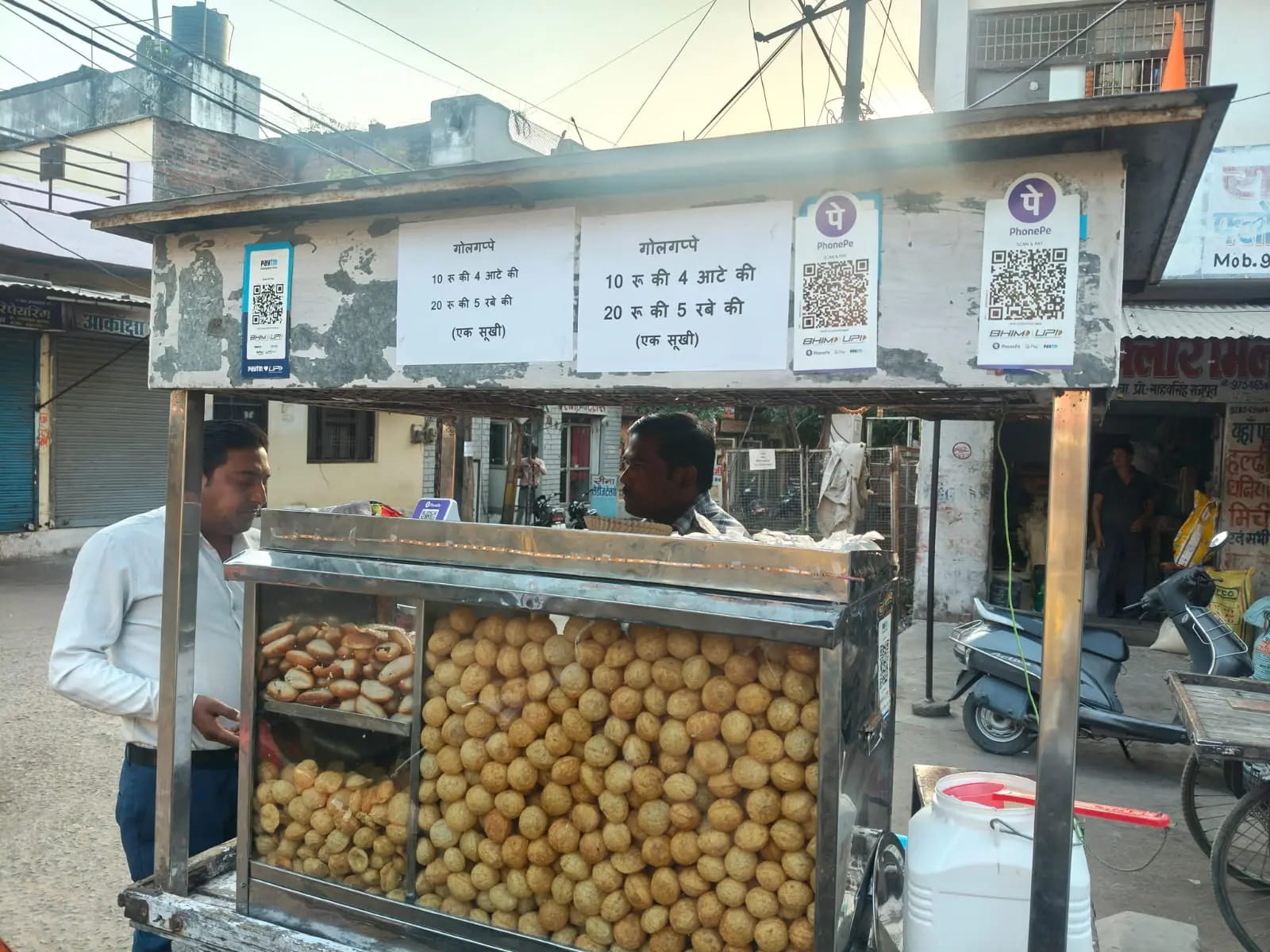 गोलगप्पों की प्लेट हुई छोटी, फ्री टिक्की न मिलने पर हुए विवाद