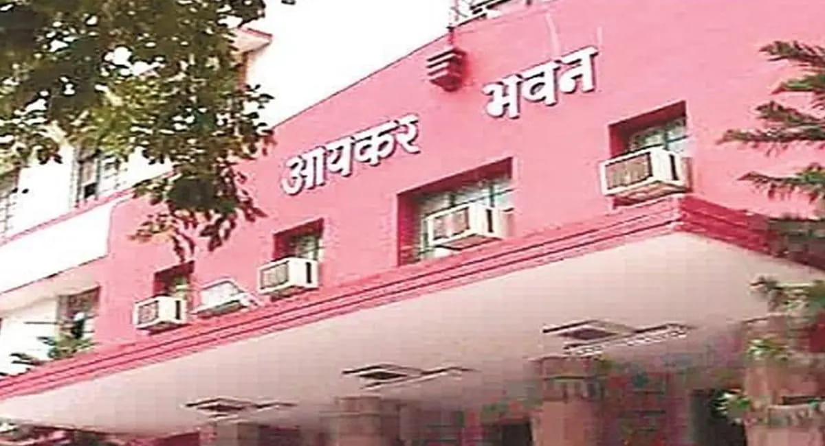 आयकर विभाग में छुट्टियां रद्द, देर रात तक खुल रहे दफ्तर