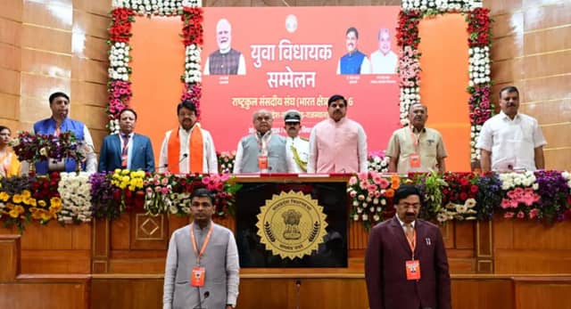सीएम मोहन यादव ने बताए सफल राजनीति के मूल मंत्र, बोले-जनसेवा से ही मिलेगी राजनीति में सफलता