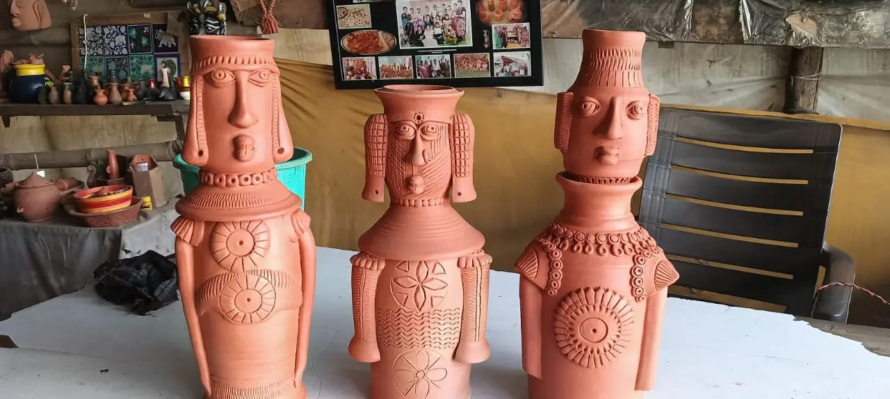 गांव के हुनर को मिला ग्लोबल बाजार, ₹200 रोज से ₹2000 तक पहुंची कमाई; टेराकोटा और बांस उद्योग को मिली नई पहचान