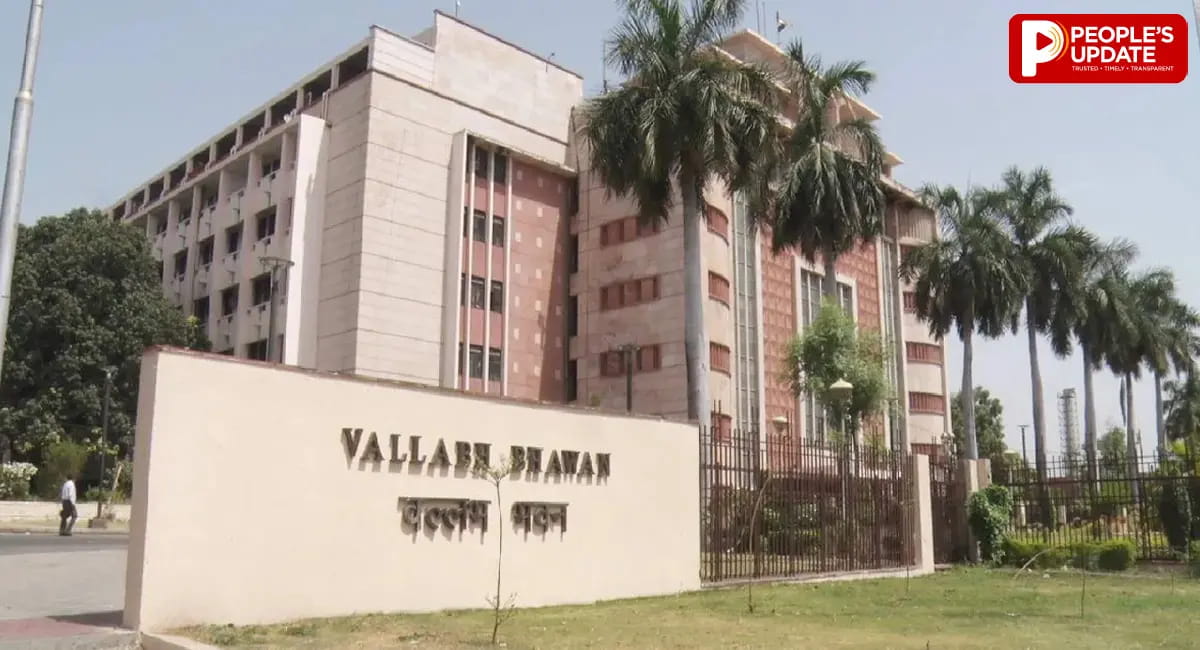 तबादले के बावजूद जमे अफसरों को एकतरफा किया कार्यमुक्त