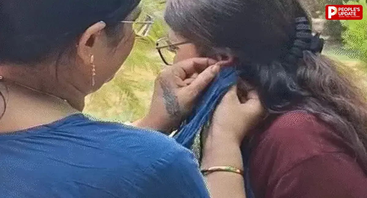 फिजिक्स ने बढ़ाई टेंशन, बायोलॉजी रही आसान; कई छात्रों को नंगे पैर देनी पड़ी परीक्षा