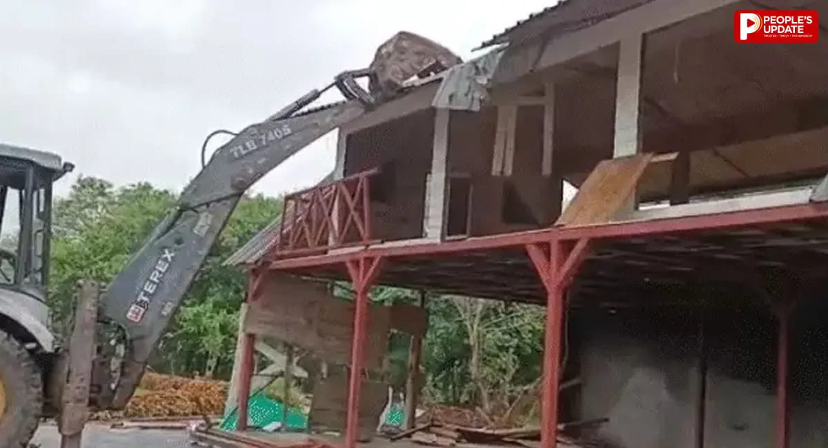 बड़े तालाब किनारे चला बुलडोजर, FTL क्षेत्र में बने फार्म हाउस और बंगलों पर प्रशासन की कार्रवाई
